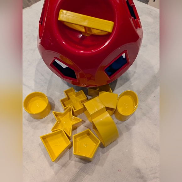 Tupperware Shape Sorter - Blue, Red, Yellow - Picture 4 of 5